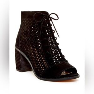 Vince Camuto Trevan Black Suede Perforated Lace Up Heeled Bootie 9.5 New